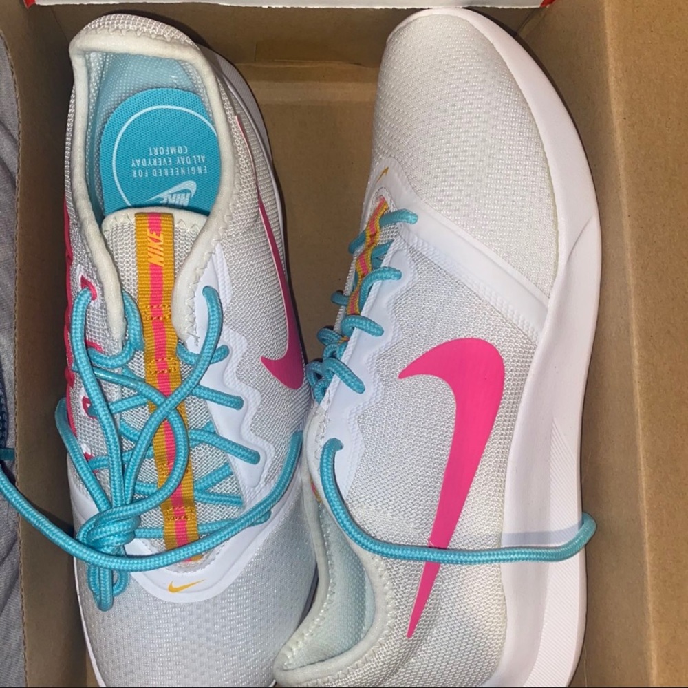 nike shoes never wore in good condition